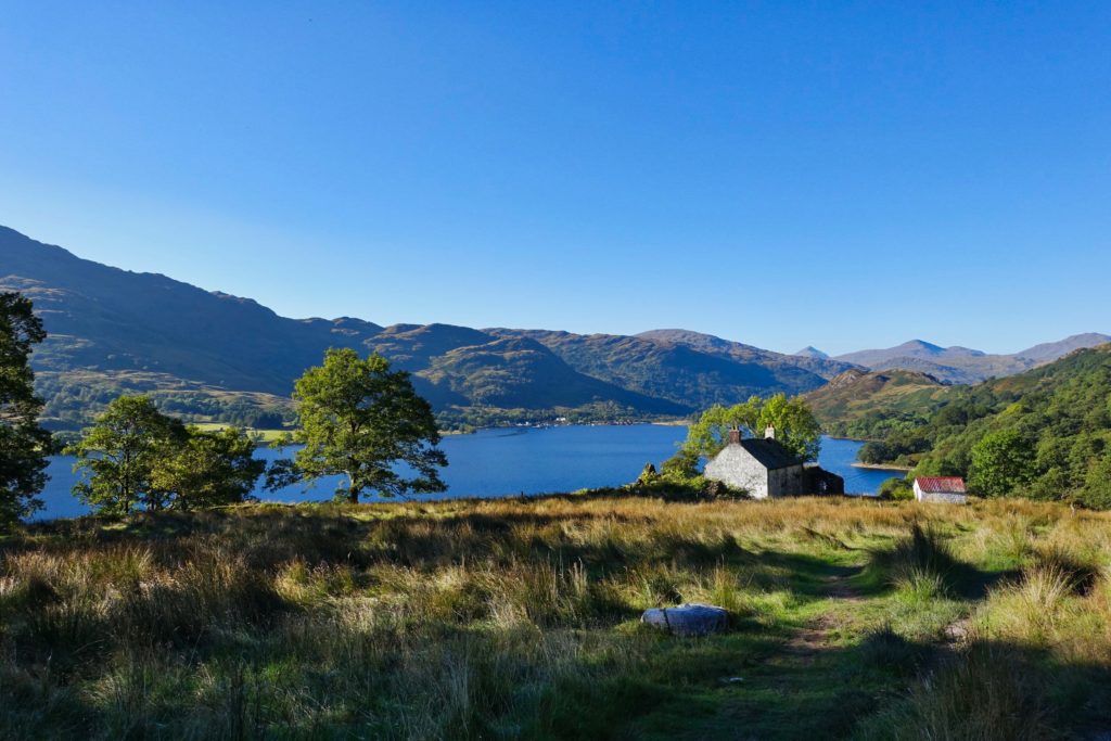 Alte Cottages am nördlichsten Ende desLoch Lomond