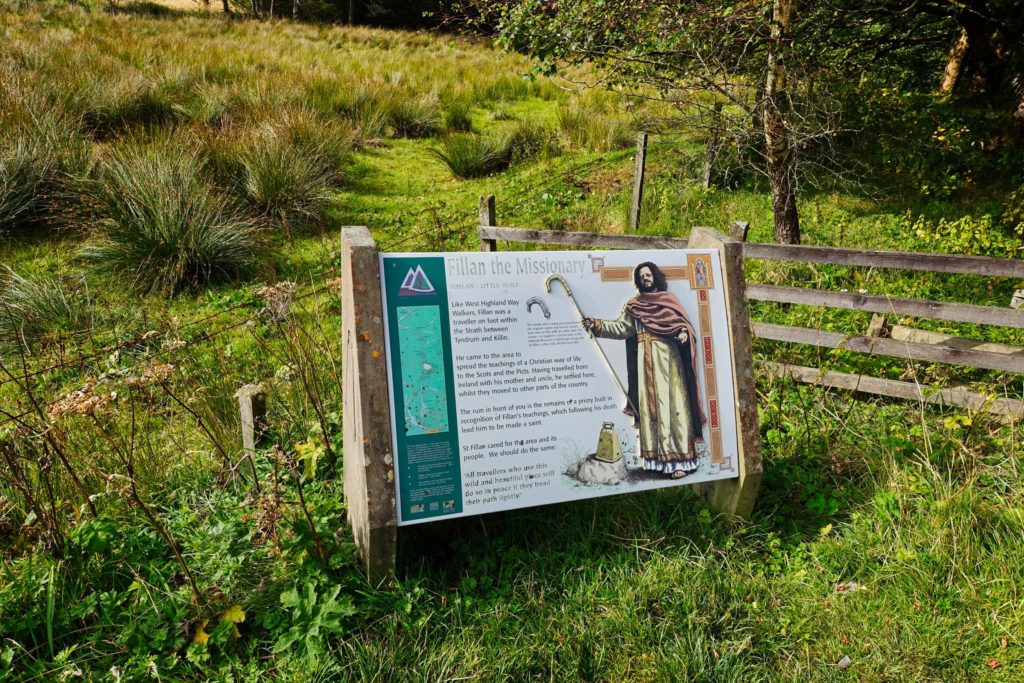 "Fillan"-Infotafel an der Ruine des Klosters St Fillan