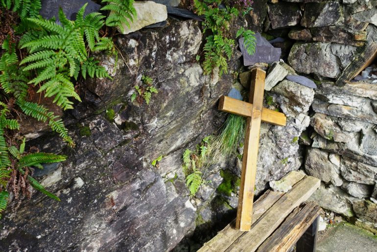 Kreuz im ALtarraum